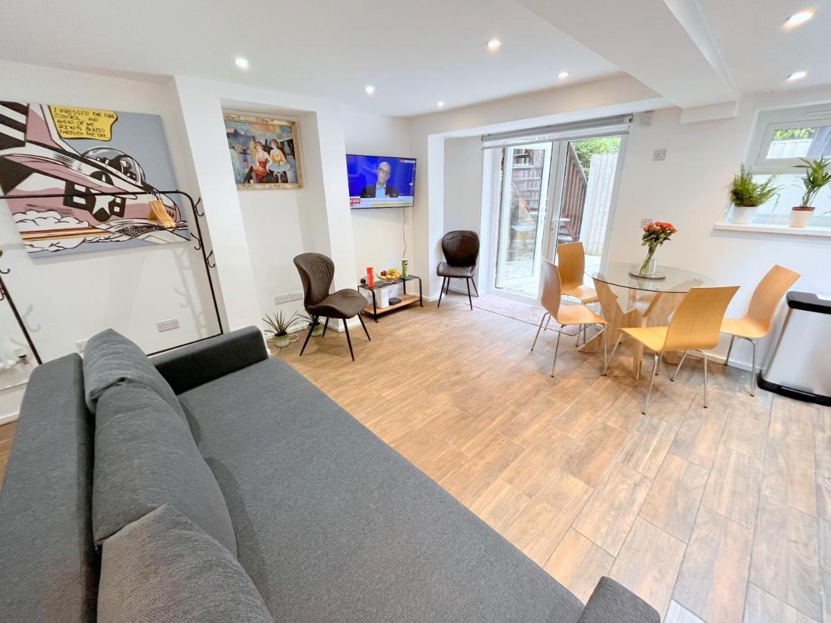 Two Bedroom Flat With Private Patio In Battersea London Exterior photo