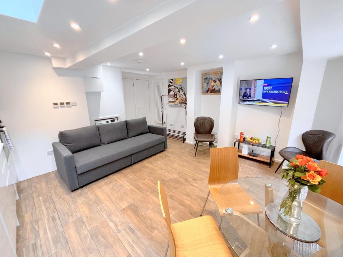 Two Bedroom Flat With Private Patio In Battersea London Exterior photo