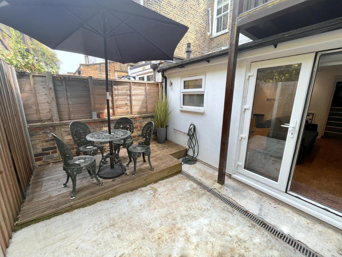 Two Bedroom Flat With Private Patio In Battersea London Exterior photo